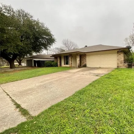 Image 2 - 2690 Bayberry Lane, Euless, TX 76039, USA - House for rent