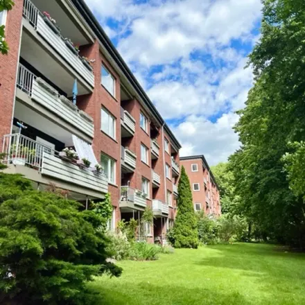 Rent this 4 bed apartment on Georg-Blume-Straße 8 in 22119 Hamburg, Germany