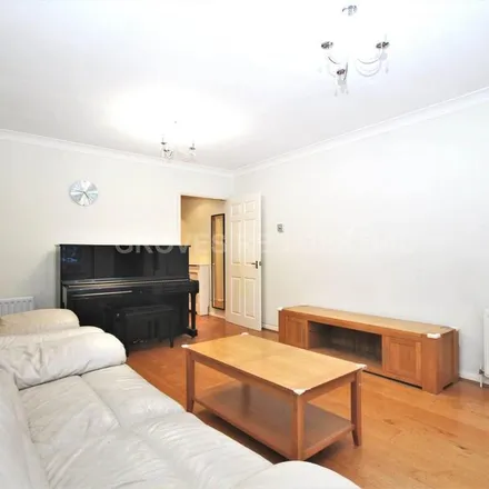 Image 3 - St. Mary's Court, Chestnut Grove, London, KT3 3HN, United Kingdom - Townhouse for rent