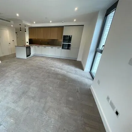 Image 2 - Admiralty House, 150 Vaughan Way, London, E1W 2AH, United Kingdom - Apartment for sale
