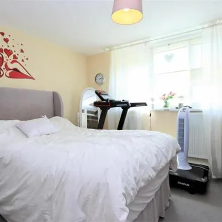 Image 5 - Tiverton House, Exeter Road, Enfield Highway, London, EN3 7TW, United Kingdom - Apartment for sale