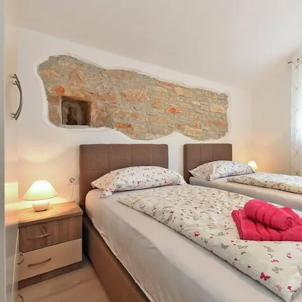 Rent this 2 bed house on 52216 Galižana