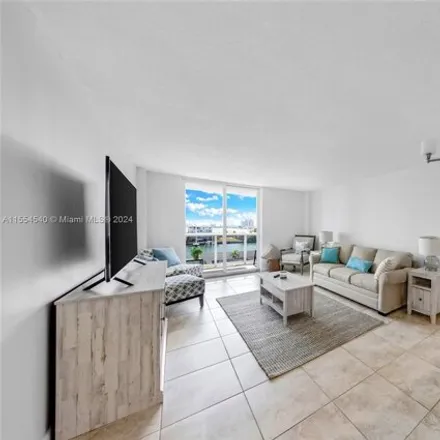 Image 8 - 7928 West Drive, North Bay Village, Miami-Dade County, FL 33141, USA - Condo for rent