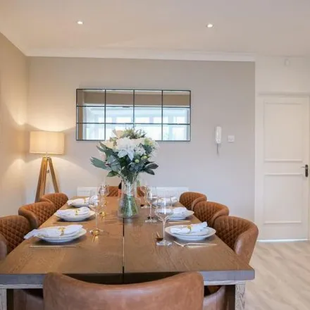 Rent this 6 bed townhouse on 88-99 Woodsford Square in London, W14 8DT