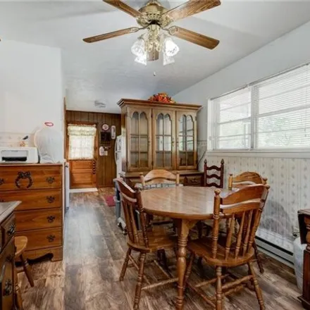 Image 7 - 420 Morgan Drive, Austin, IN 47102, USA - House for sale