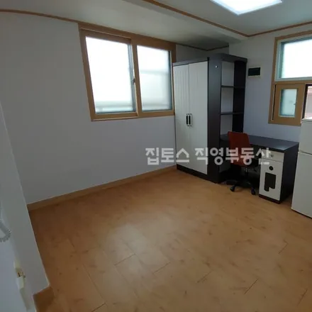 Rent this studio apartment on 서울특별시 관악구 봉천동 196-16
