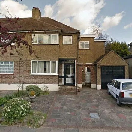 Image 1 - Bassetts Way, London, BR6 7AG, United Kingdom - House for rent