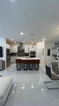 Image 7 - 6612 Northwest 66th Terrace, Doral, FL 33178, USA - Townhouse for rent