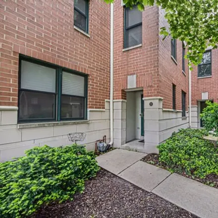 Buy this 2 bed house on 4046 North Clark Street in Chicago, IL 60613