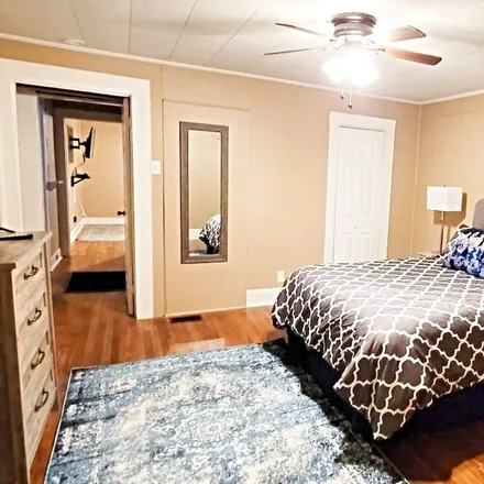 Rent this 3 bed house on Jonesboro
