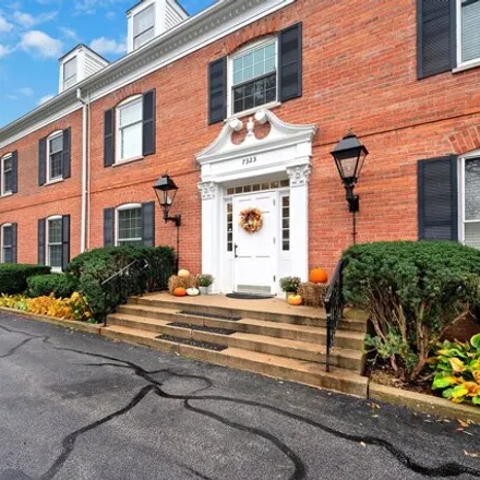 Buy this 3 bed condo on Prestwick Country Club in Plymouth Court, Frankfort
