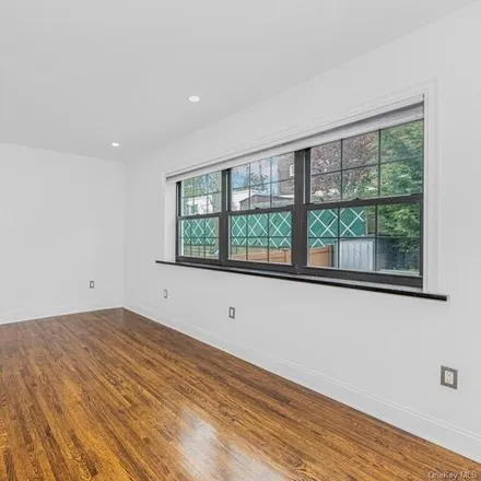 Image 3 - 503 Hollywood Avenue, New York, NY 10465, USA - House for rent
