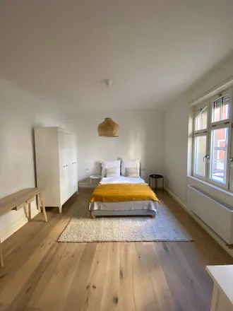 Rent this 2 bed apartment on Hahnstraße 43 in 70199 Stuttgart, Germany
