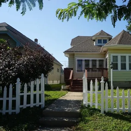 Buy this 4 bed house on 4613 North 42nd Street in Milwaukee, WI 53209