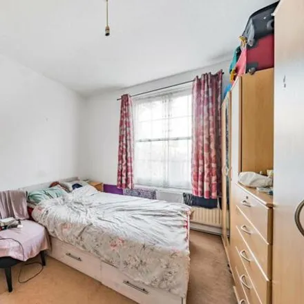 Image 6 - Pembury Close, London, E5 8JP, United Kingdom - Apartment for sale