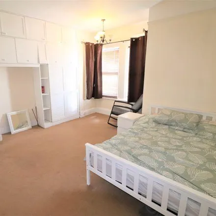 Image 7 - Westcourt Road, Worthing, BN14 7DQ, United Kingdom - Townhouse for rent