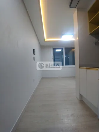 Rent this studio apartment on 서울특별시 관악구 봉천동 903-13