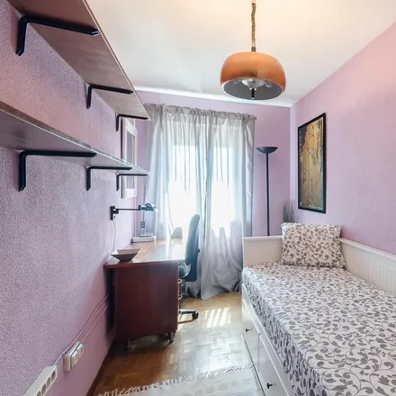 Rent this 2 bed room on Madrid in Colegio Santa Cristina, Avenida de Portugal