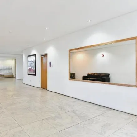 Image 8 - Fitzroy Court, Saddle Mews, London, CR0 2FZ, United Kingdom - Apartment for sale