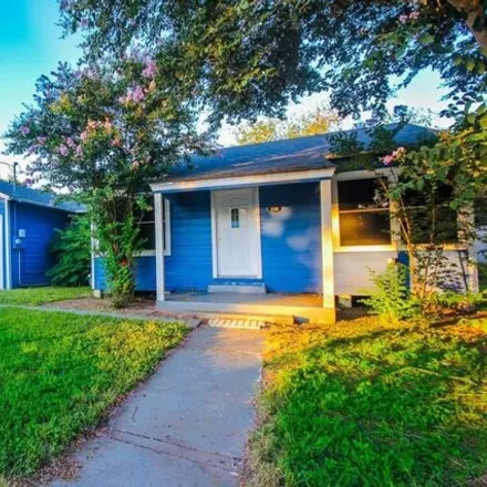 Buy this 3 bed house on 152 North Archer Street in Beeville, TX 78102