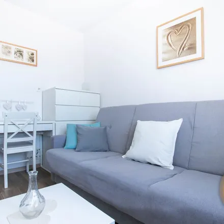 Rent this 2 bed apartment on VIII Liceum Ogólnokształcące in Jagiellońska 38, 03-719 Warsaw