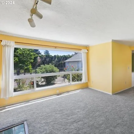 Image 7 - 7668 SE Ogden St, Portland, Oregon, 97206 - House for sale