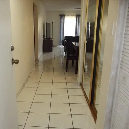 Image 5 - 1541 West 44th Place, Hialeah, FL 33012, USA - Condo for sale