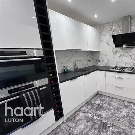 Rent this 3 bed duplex on Walcot Avenue in Luton, LU2 0PW