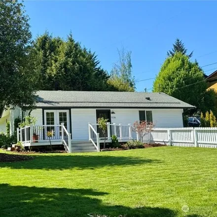 Buy this 3 bed house on 1033 11th Street in Northwest Snohomish, Snohomish