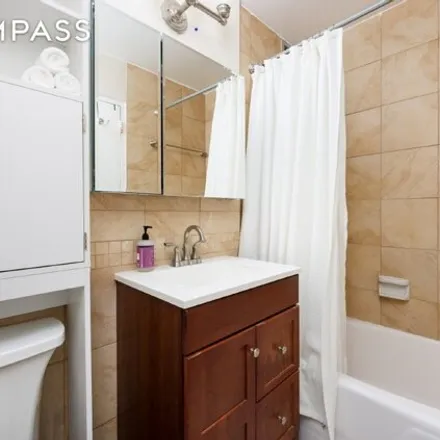 Image 6 - 301 E 62nd St Apt 12d, New York, 10065 - Apartment for sale