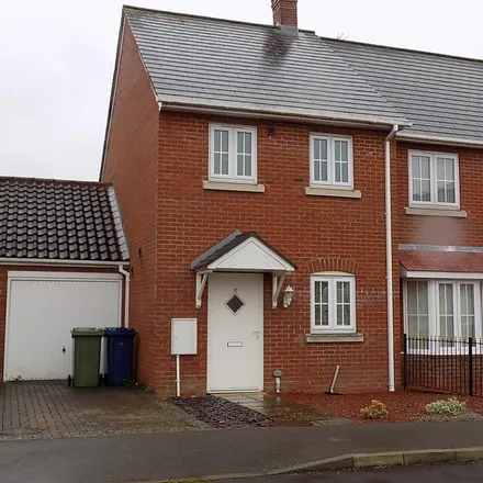Rent this 2 bed duplex on Sayers Crescent in Wisbech St Mary, PE13 4AS
