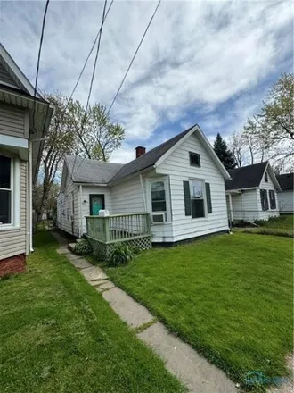 Buy this 2 bed house on 321 Hiett Avenue in Toledo, OH 43609