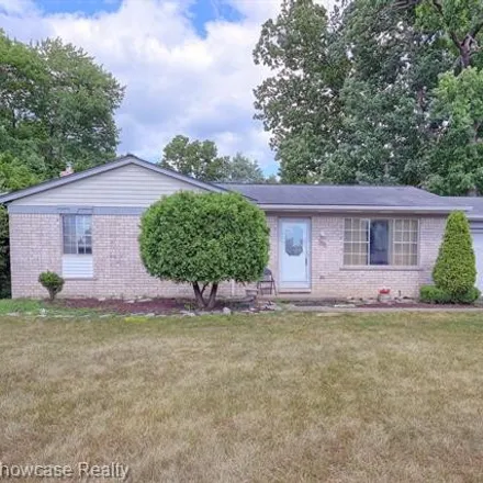 Buy this 3 bed house on 1952 Shewchenko Drive in Oakland County, MI 48356