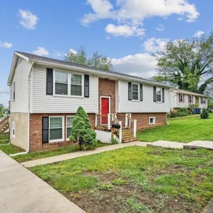 Rent this 5 bed house on 4730 19th Street North in Arlington, VA 22207