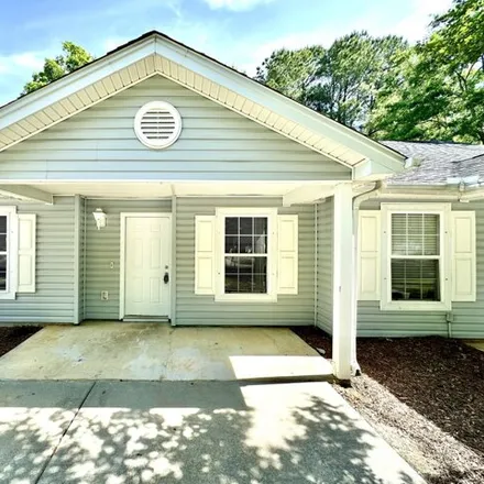 Rent this 3 bed house on 7888 Montview Road in Forest Hills, North Charleston