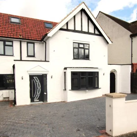 Rent this 5 bed townhouse on Beechcroft Gardens in London, HA9 8ER