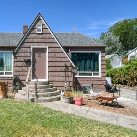 Buy this 6 bed house on 641 Northwest 9th Street in Pendleton, OR 97801