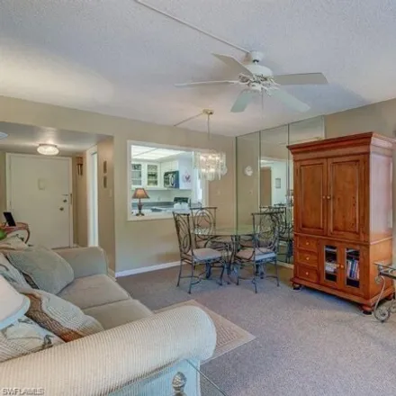 Image 4 - 19 Highpoint Circle West, Collier County, FL 34103, USA - Condo for rent