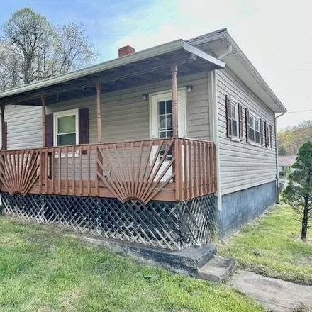 Buy this 2 bed house on 6711 Okey L. Patteson Road in Oak Hill, WV 25917