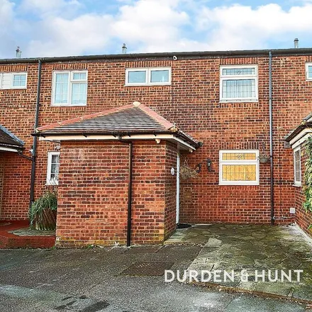 Rent this 3 bed townhouse on Kingsley Road in Loughton, IG10 3TY