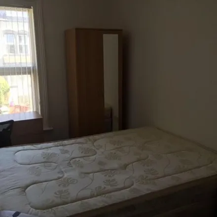 Image 5 - Back Brudenell Grove, Leeds, LS6 1HS, United Kingdom - Apartment for rent