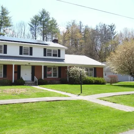 Buy this 4 bed house on 1109 10th Avenue in Marlinton, WV 24954