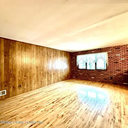 Rent this 3 bed apartment on 77 Birch Road in New York, NY 10303