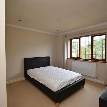 Image 4 - Popes Lane, Wolverhampton, WV6 8TX, United Kingdom - Apartment for rent