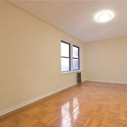 Image 7 - 62-64 Saunders Street, New York, NY 11374, USA - Apartment for sale