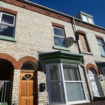 Rent this 5 bed townhouse on Tindall Street in Scarborough, YO12 7EE