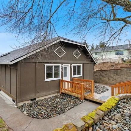 Buy this 3 bed house on 553 North 3rd Place in Kalama, WA 98625