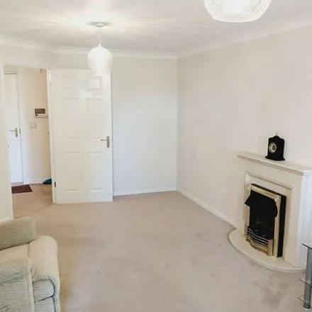 Rent this 1 bed apartment on High Street in Limpsfield, RH8 0DY