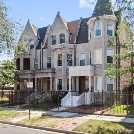 Rent this 5 bed townhouse on 1529 East Marquette Road in Chicago, IL 60637