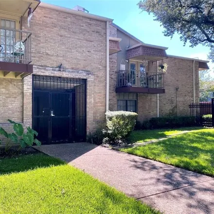 Image 1 - 5940 Birchbrook Drive, Dallas, TX 75206, USA - Condo for rent